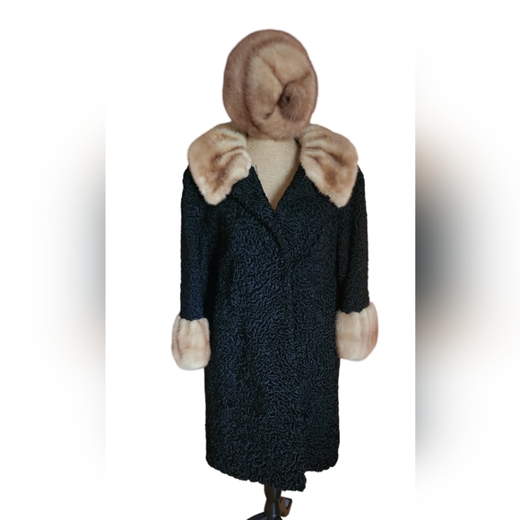 1950s Curly lamb wool and mink coat - Picture 4 of 16